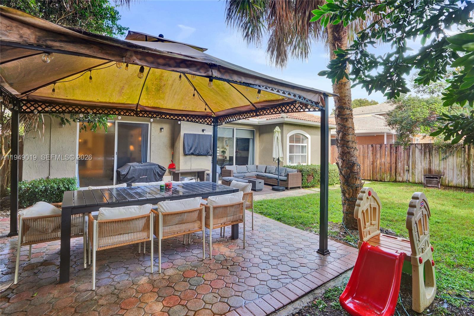 9046 SW 160th Ter Palmetto Bay, FL 33157