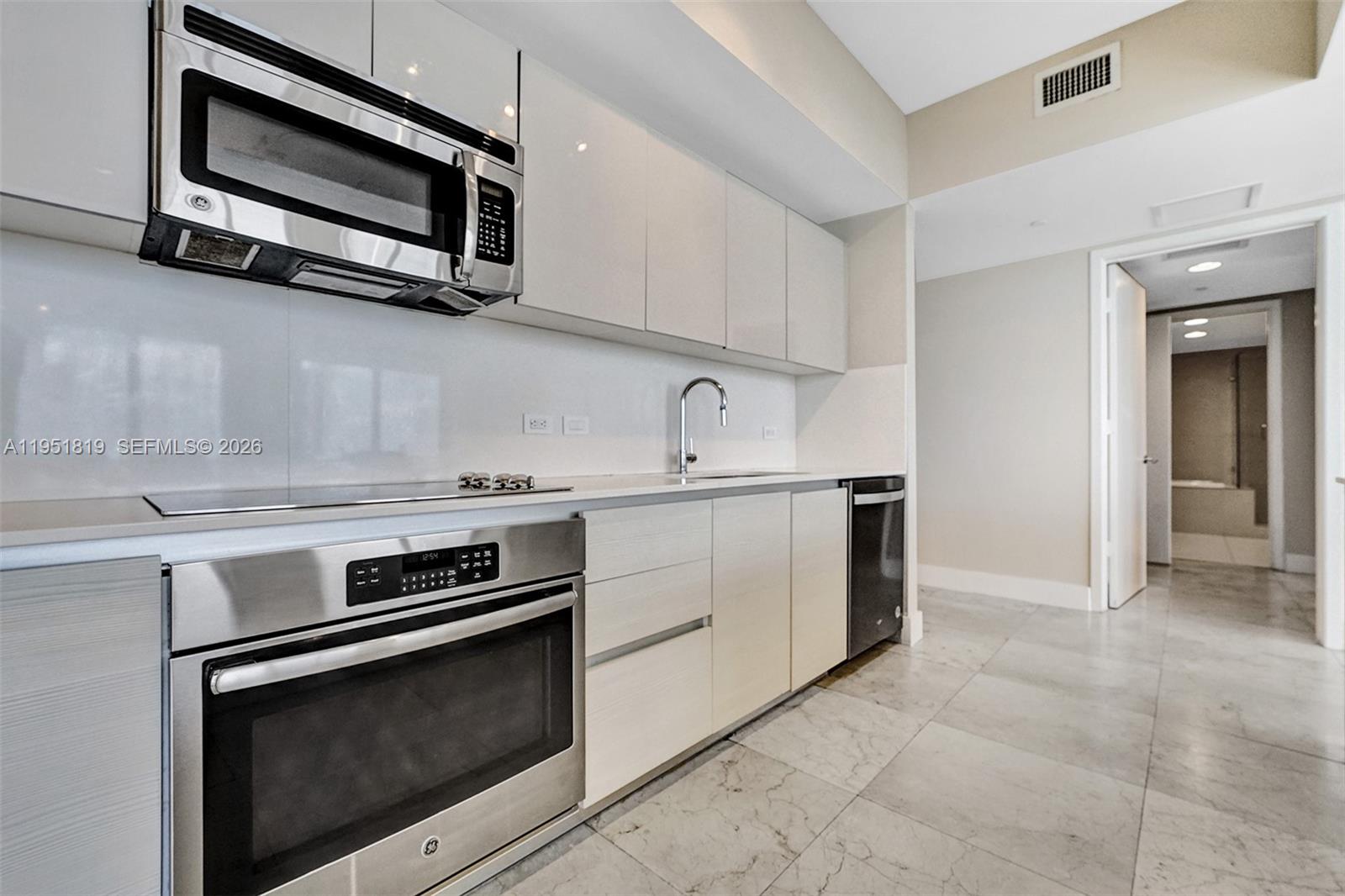 image Beachwalk Condominium22