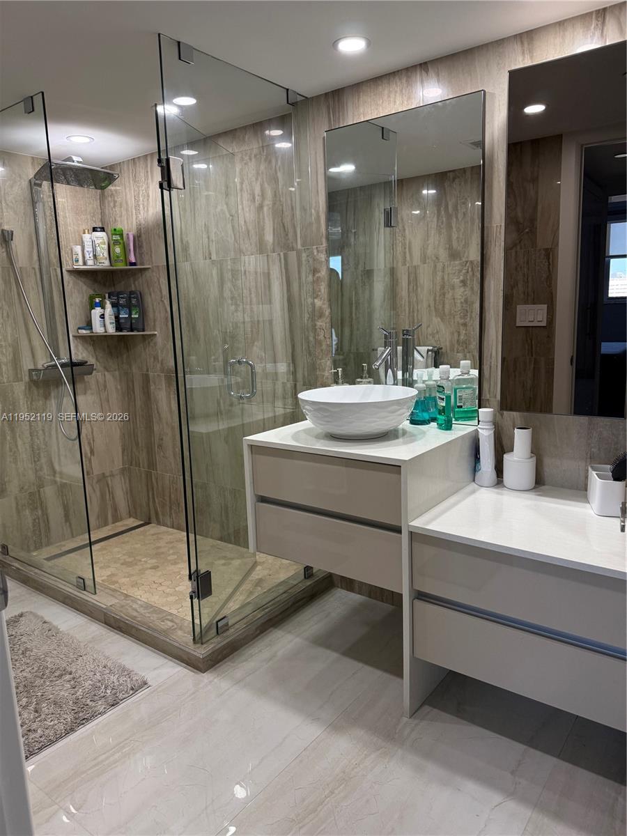 210 174th St #911 Sunny Isles Beach, FL 33160