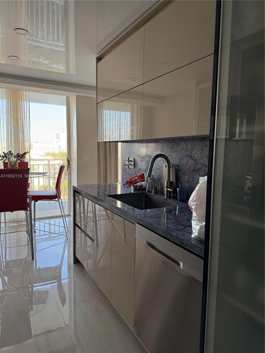 210 174th St #911 Sunny Isles Beach, FL 33160