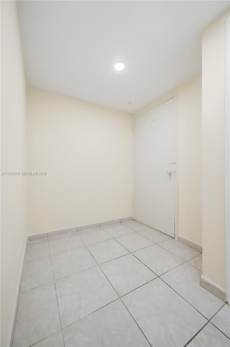 5401 Collins Ave #1129 Miami Beach, FL 33140