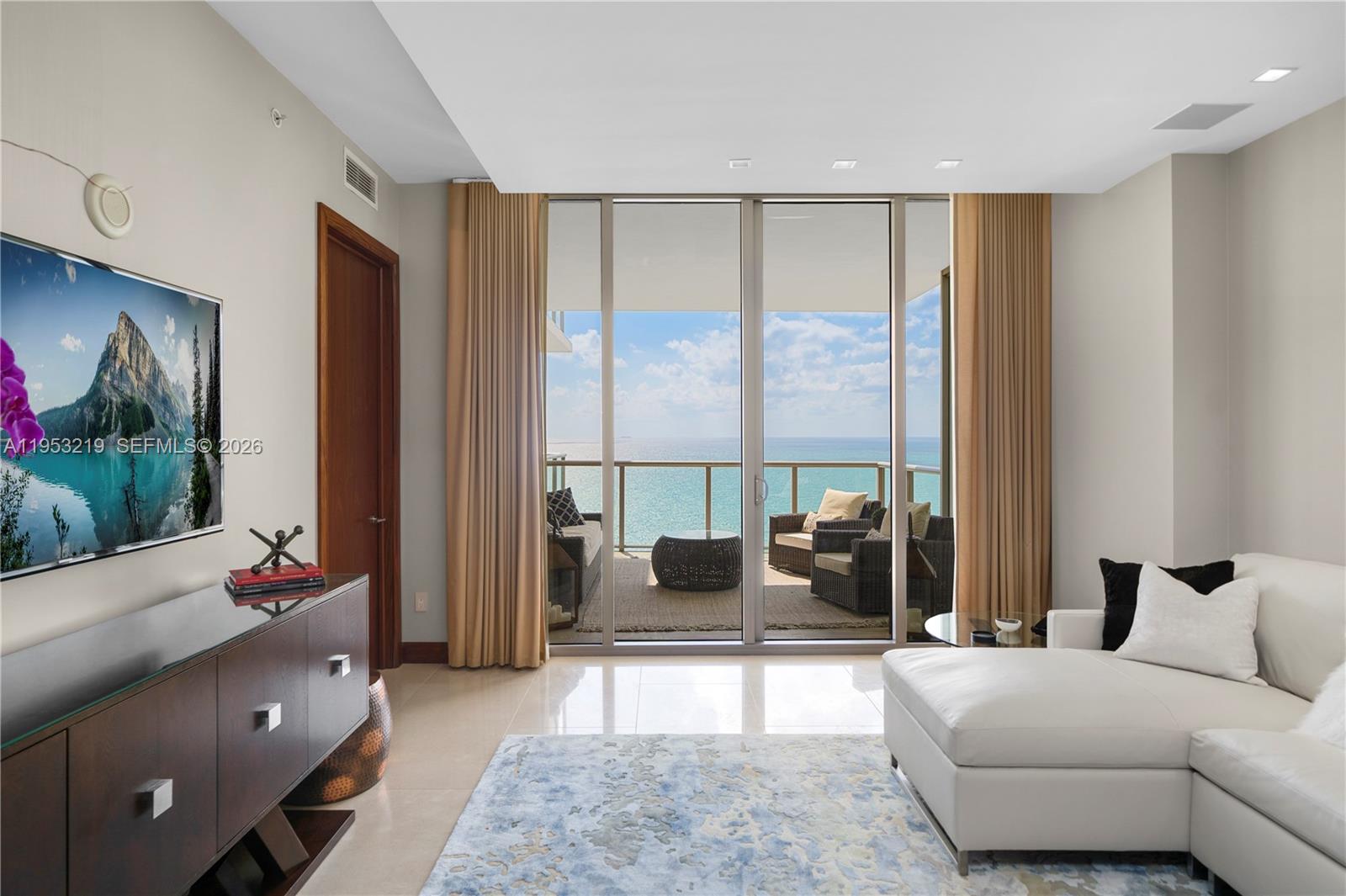image St Regis Bal Harbour Center2