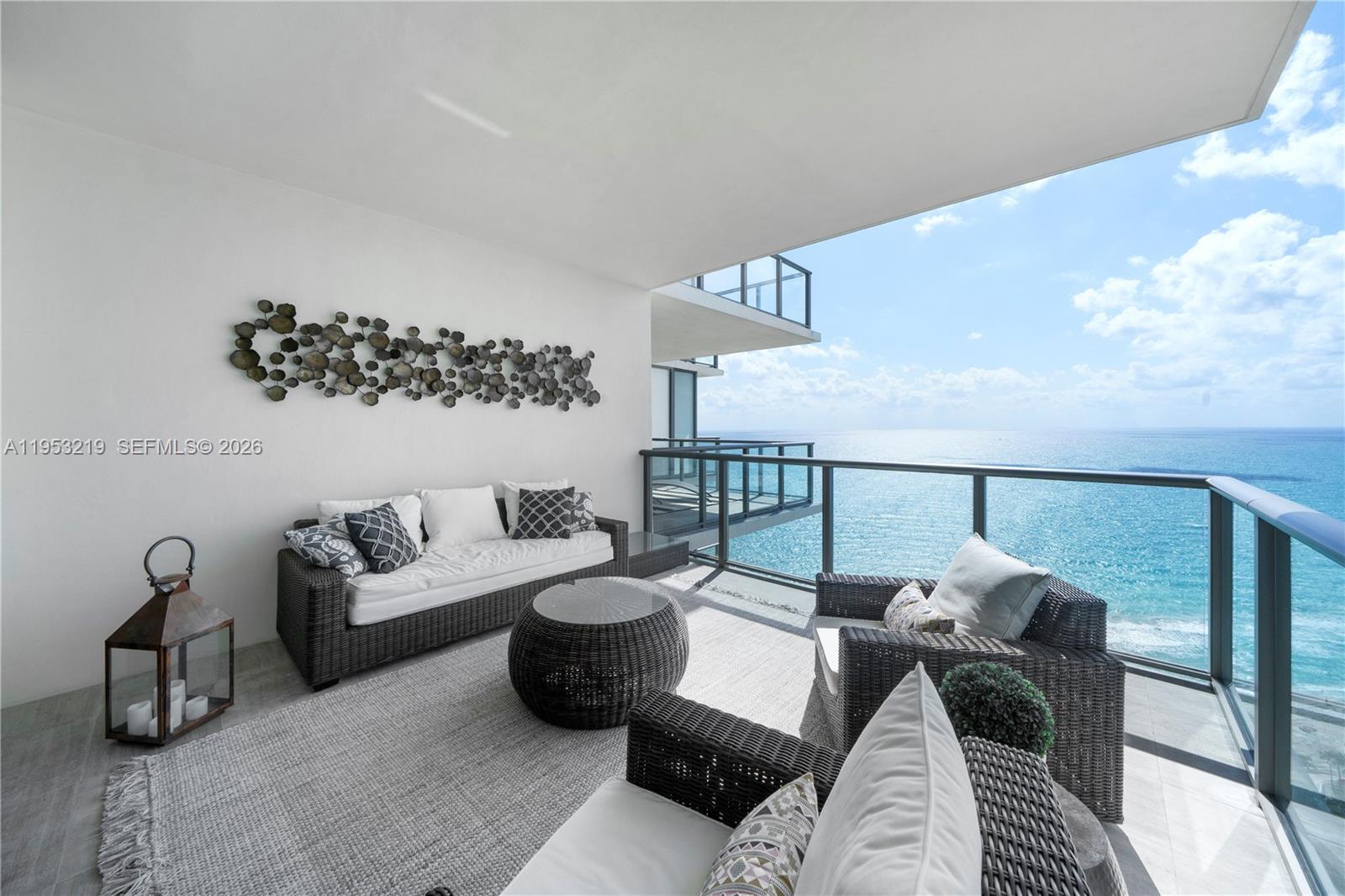 image St Regis Bal Harbour Center6