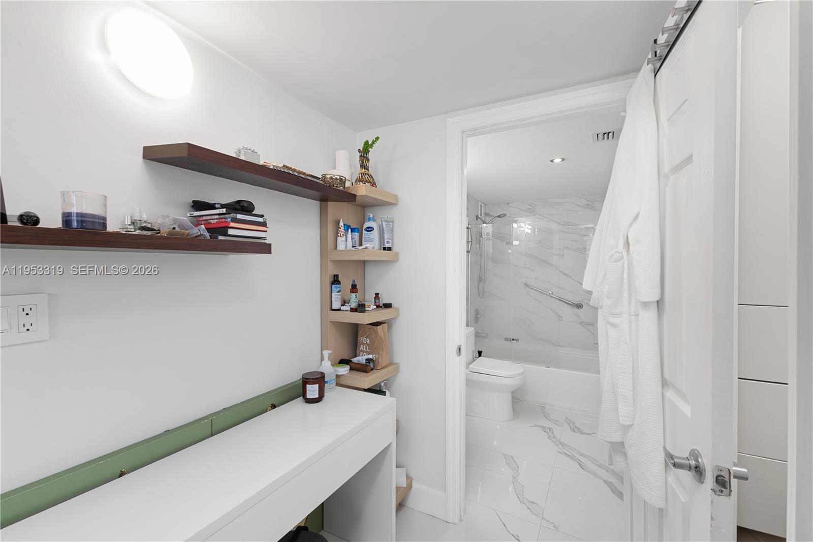 401 Ocean Dr #920 Miami Beach, FL 33139