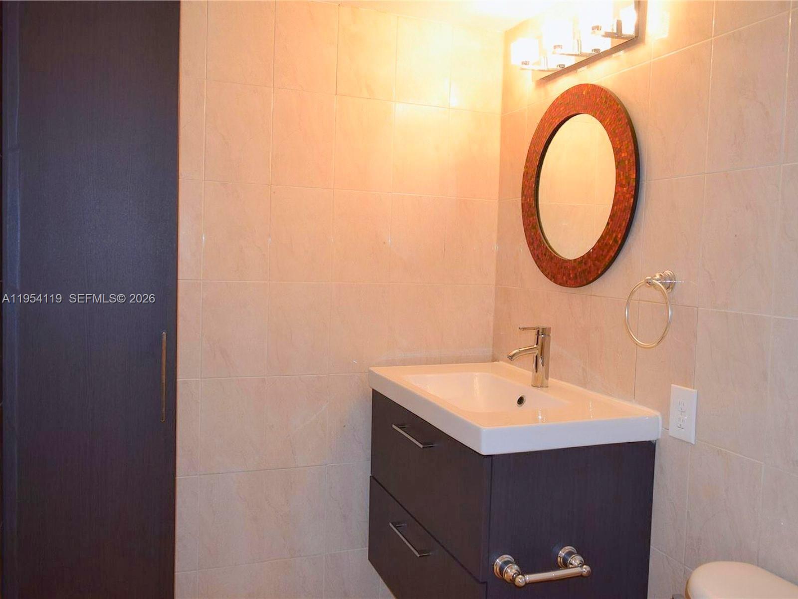 1801 S Treasure Dr #211 North Bay Village, FL 33141