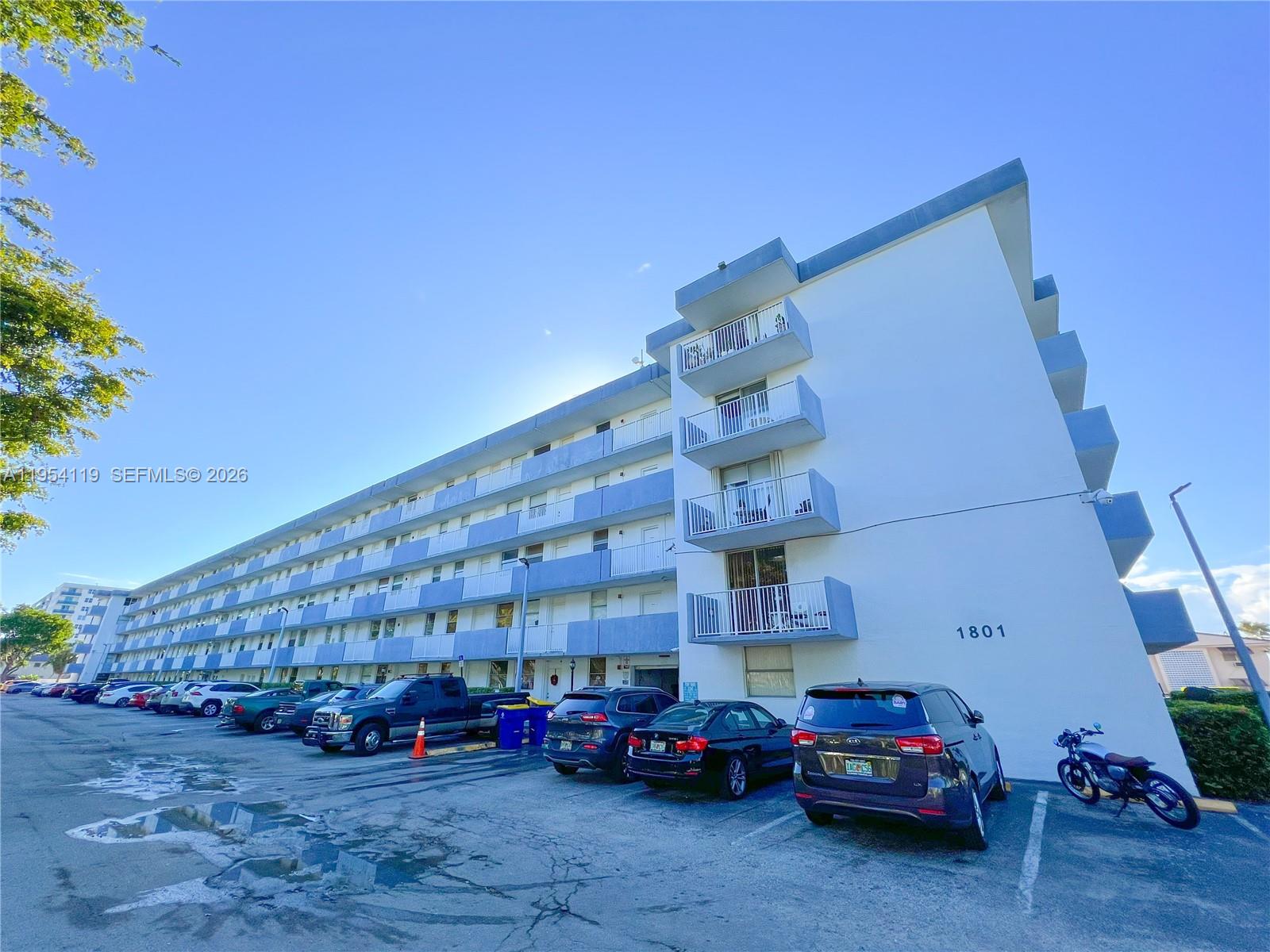 1801 S Treasure Dr #211 North Bay Village, FL 33141
