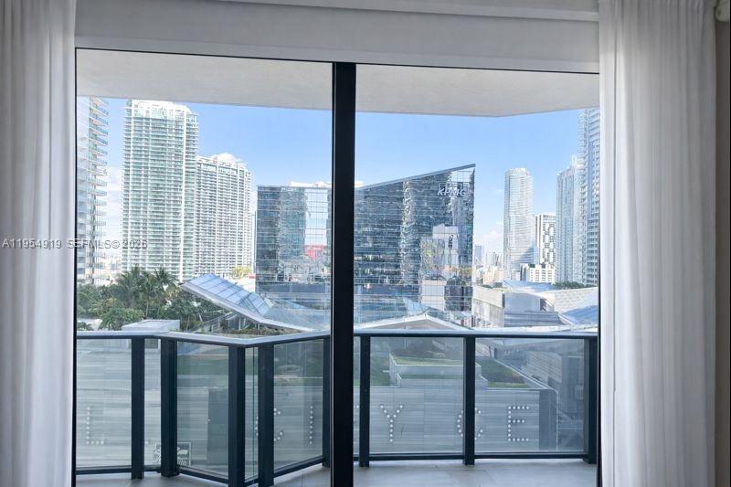 image Brickell Heights East22