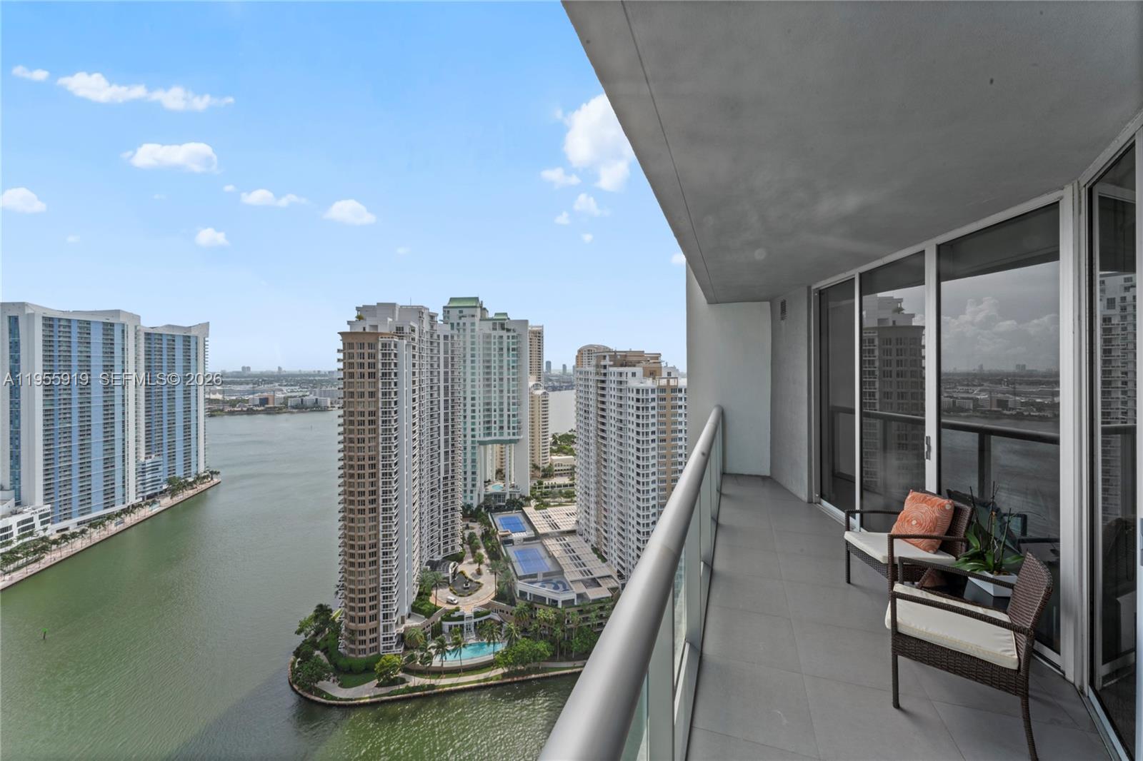 495 Brickell Ave #3208