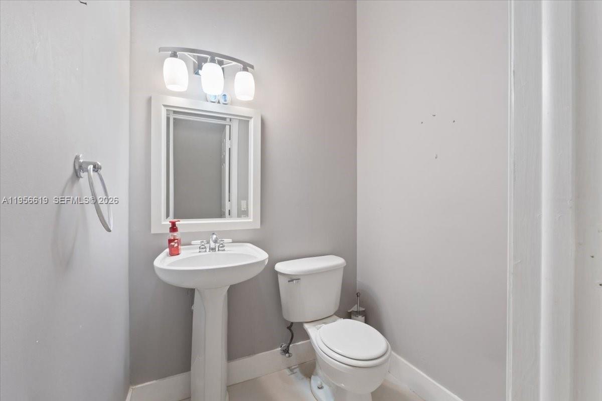 16640 NW 86th Ct Miami Lakes, FL 33016