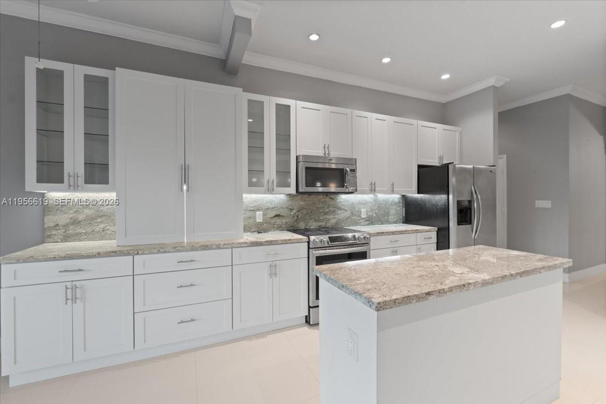 16640 NW 86th Ct Miami Lakes, FL 33016