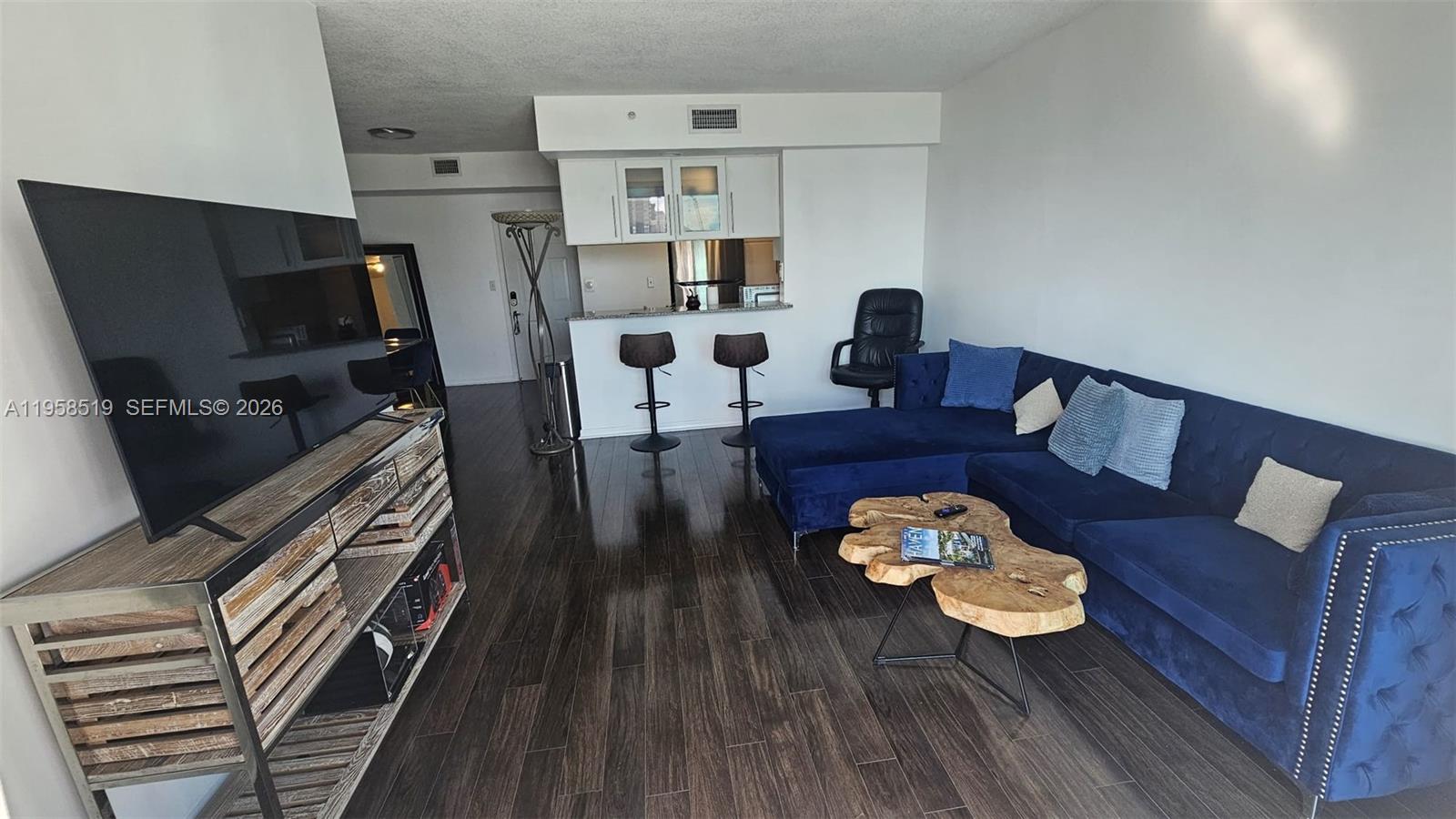 275 NE 18th St #1604