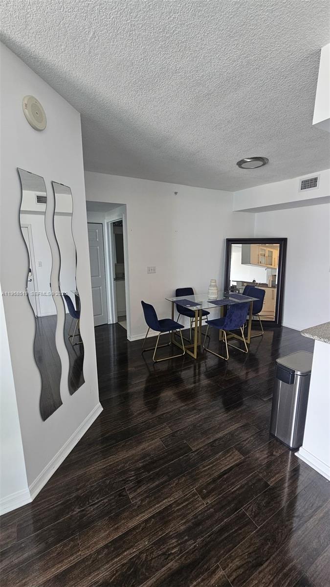 image 1800 Biscayne Plaza9