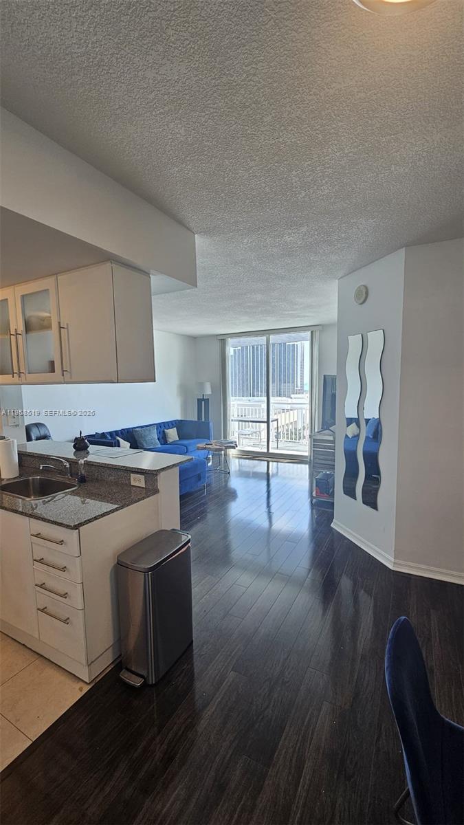 image 1800 Biscayne Plaza10