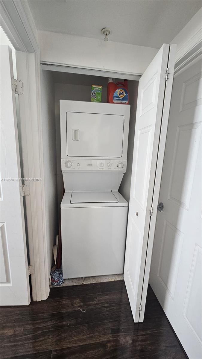 image 1800 Biscayne Plaza18