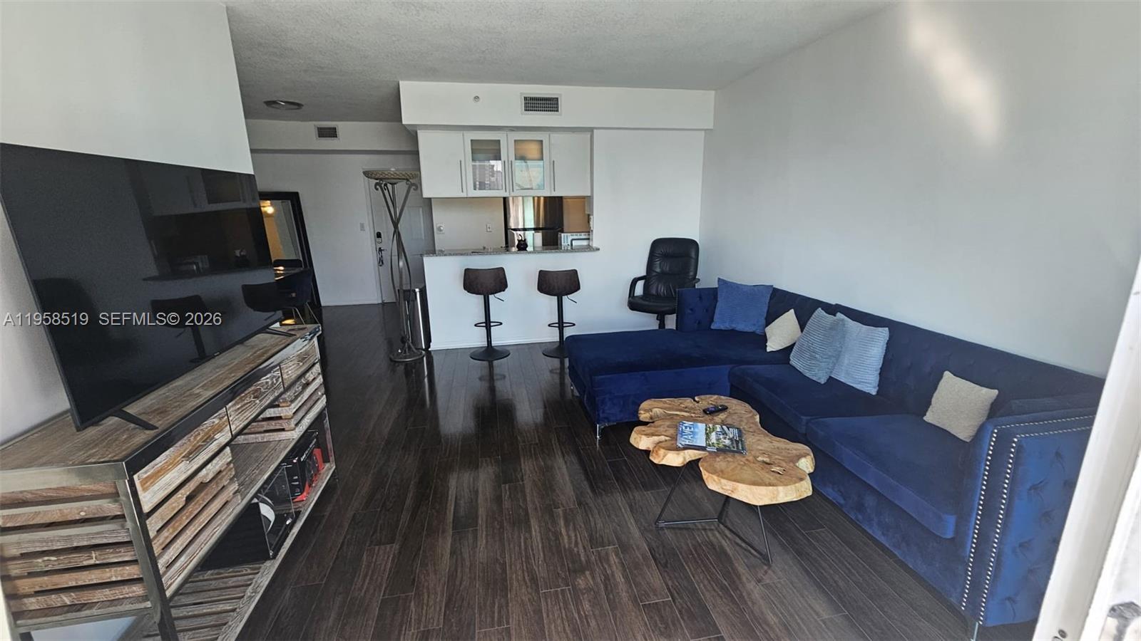 image 1800 Biscayne Plaza1