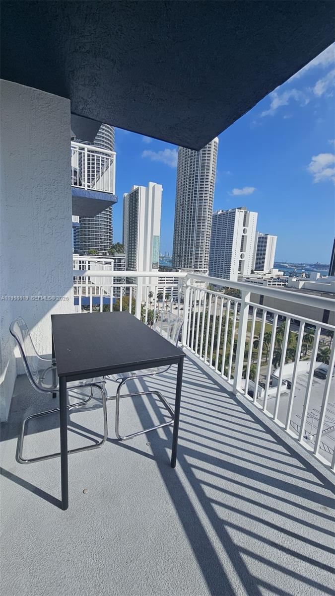 image 1800 Biscayne Plaza2