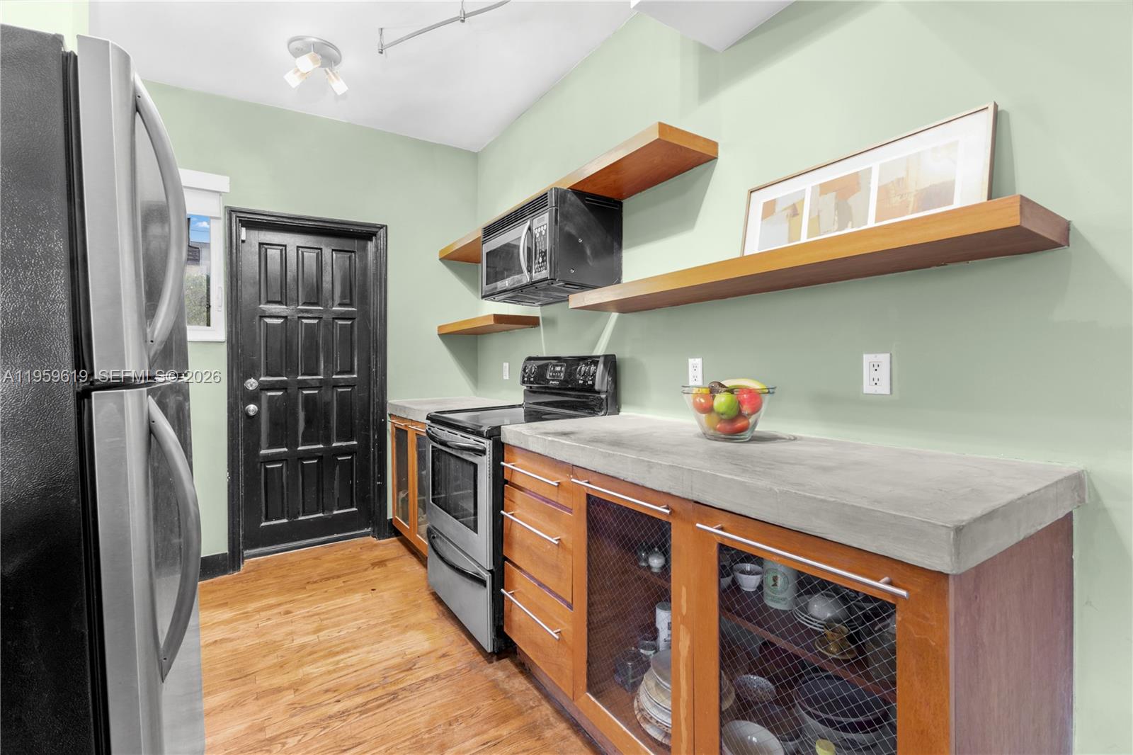 711 14th St #4 Miami Beach, FL 33139