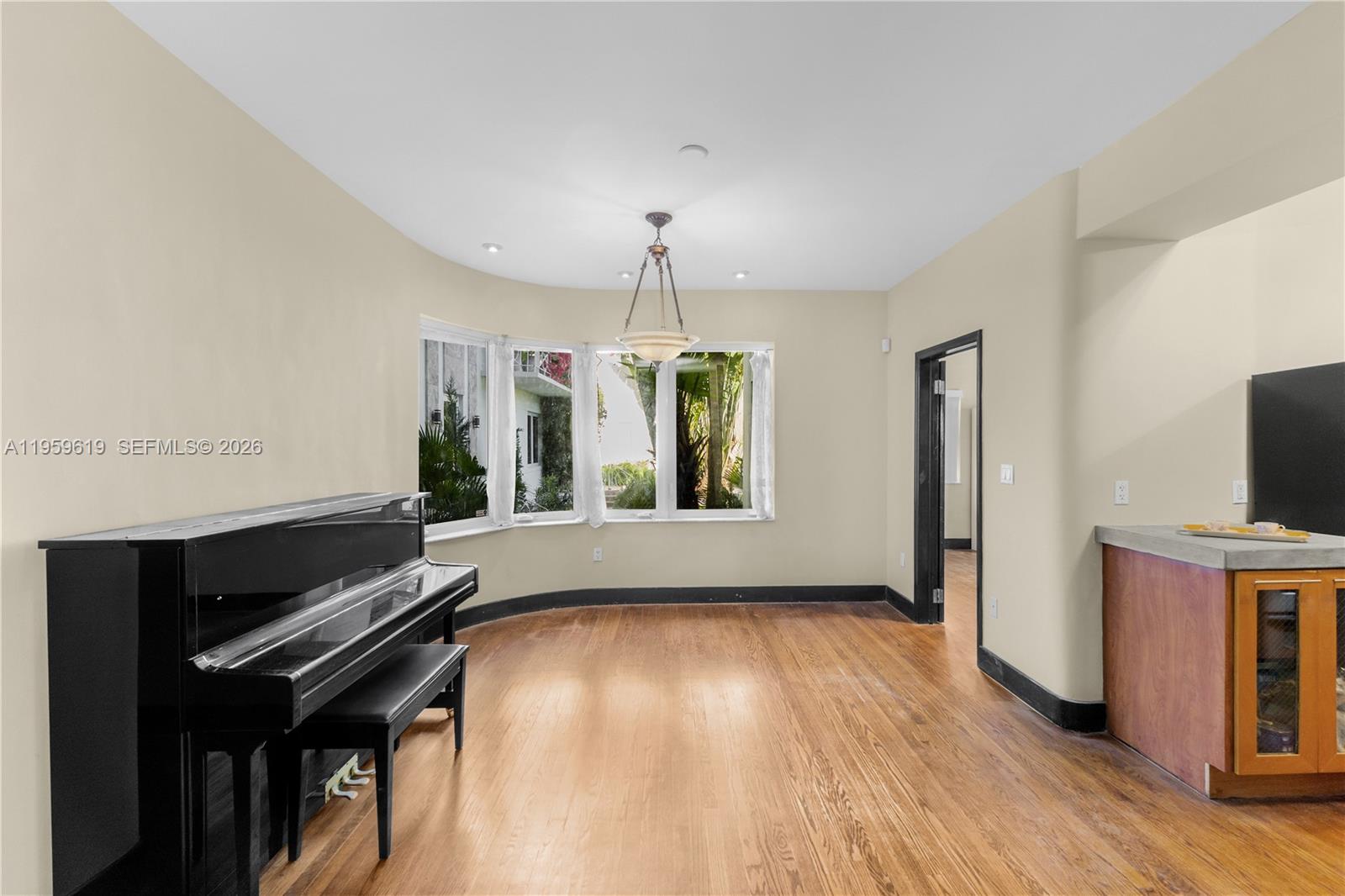 711 14th St #4 Miami Beach, FL 33139