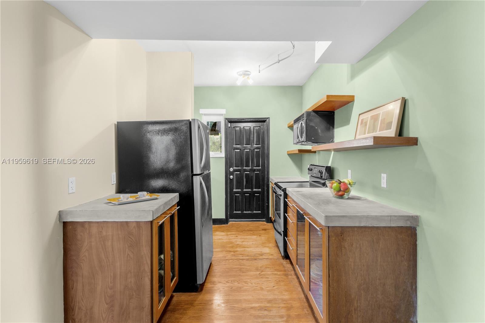 711 14th St #4 Miami Beach, FL 33139