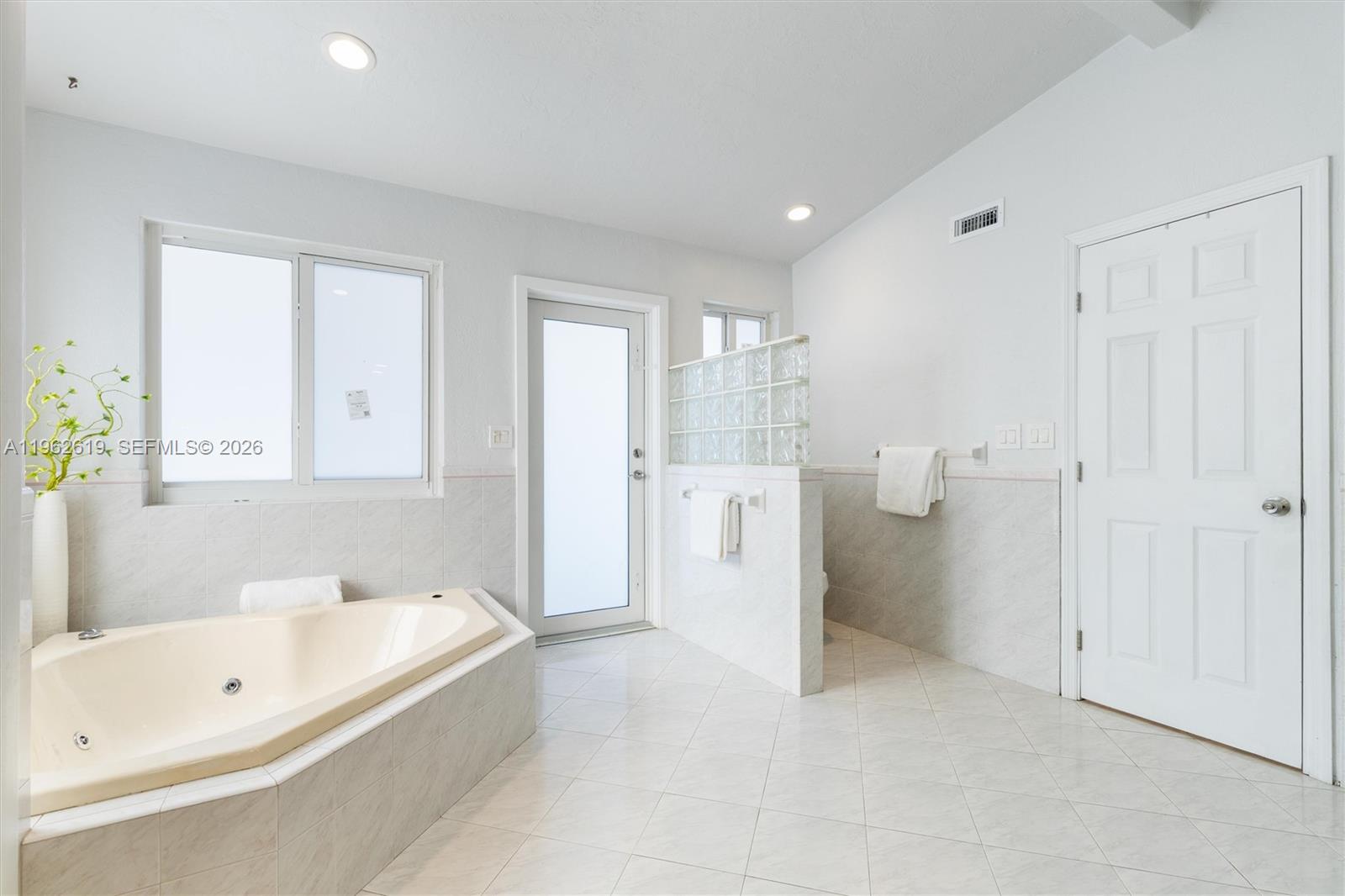 8260 SW 133rd St Pinecrest, FL 33156