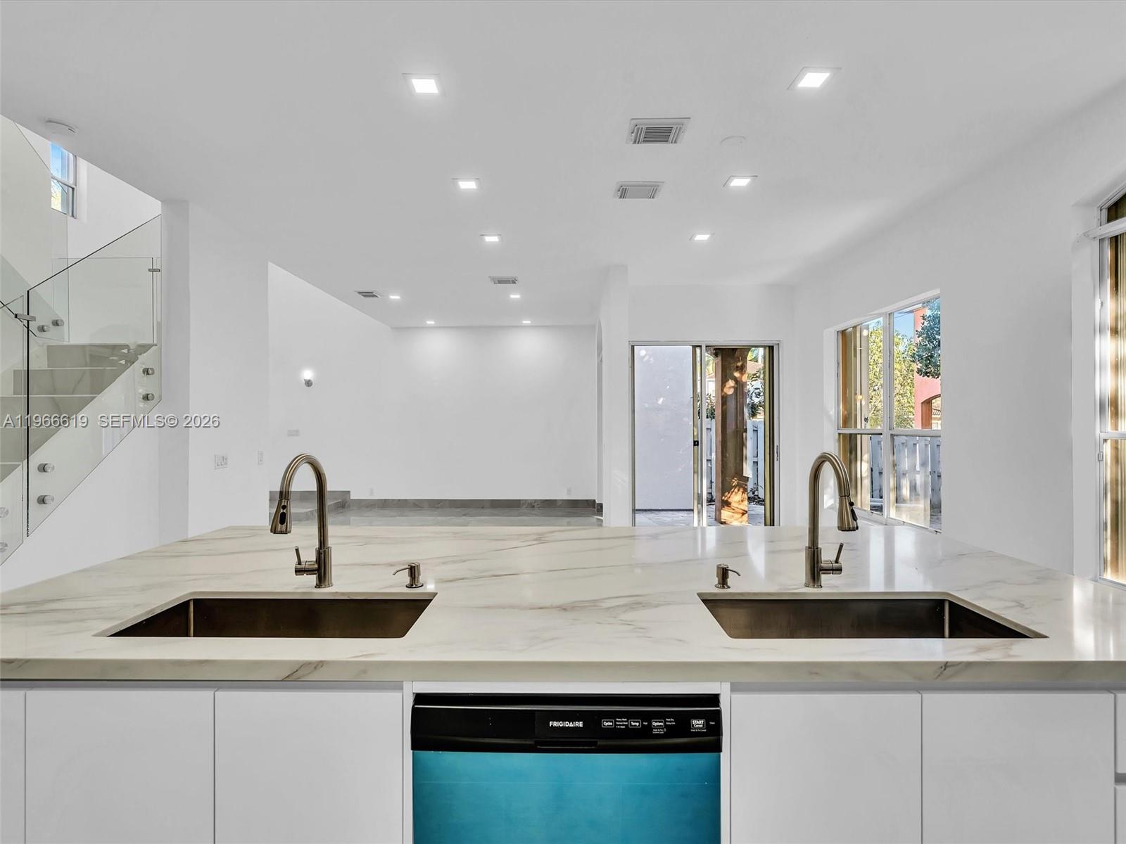 3830 SW 48th Ave Hollywood, FL 33023