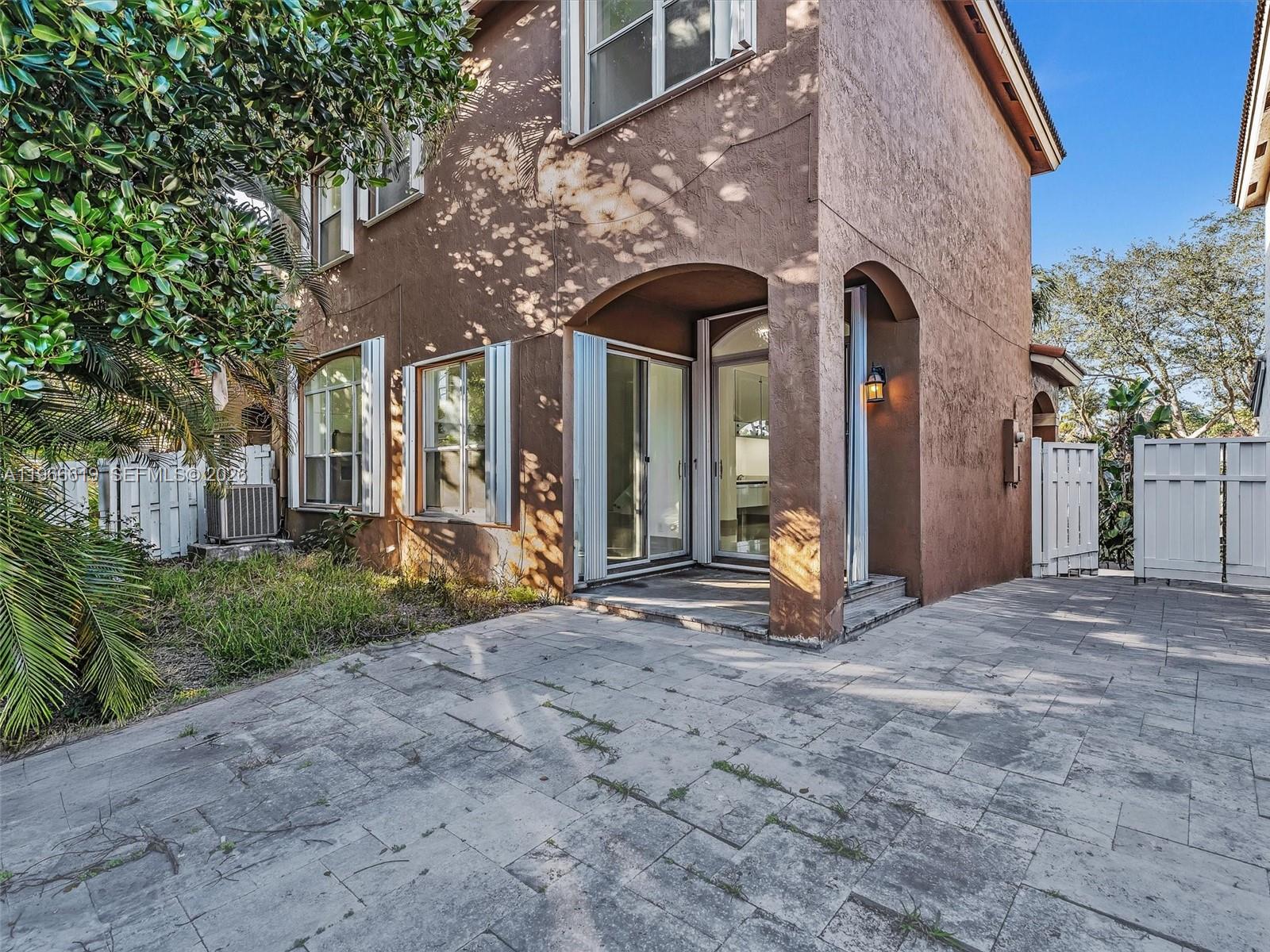 3830 SW 48th Ave Hollywood, FL 33023