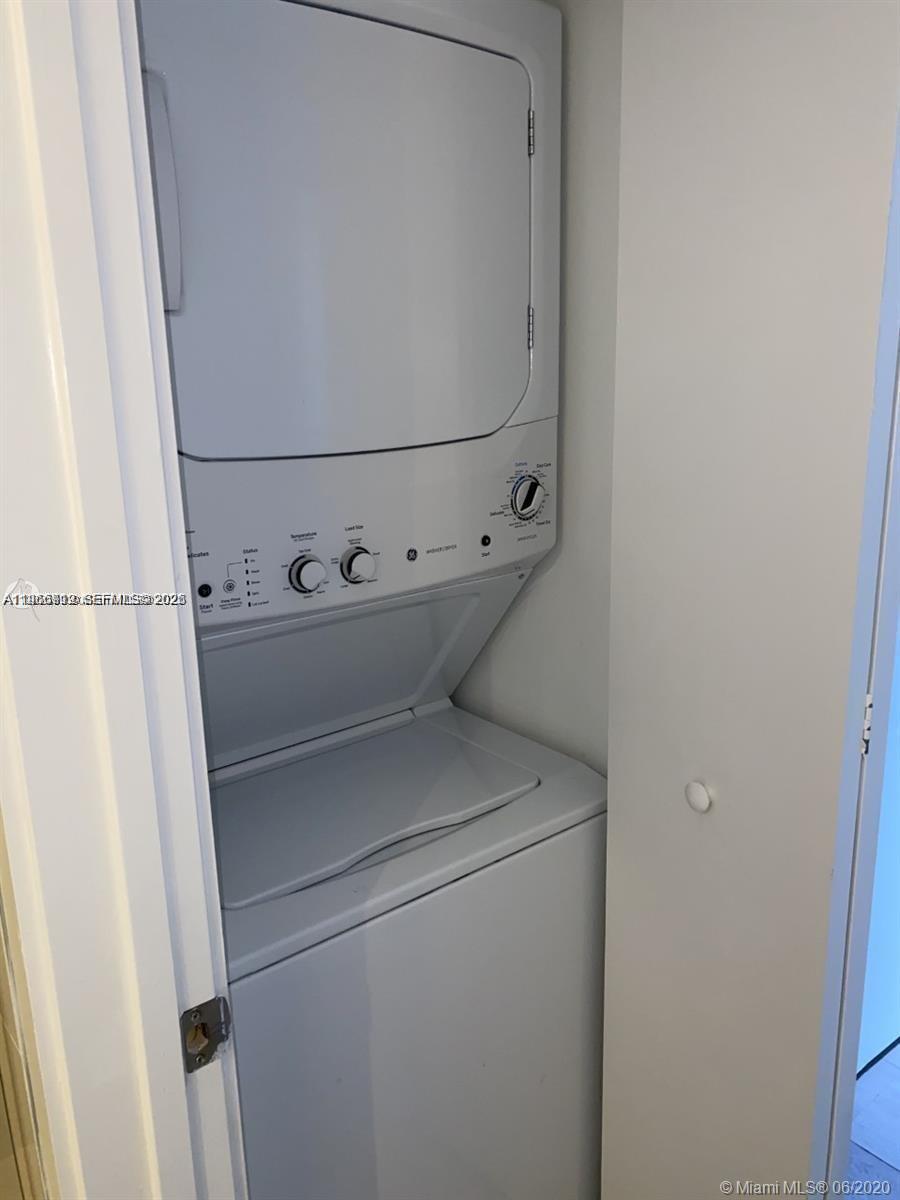 image Brickell Heights West16