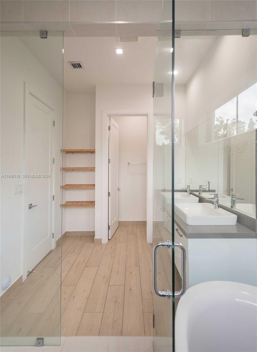 4454 NW 80th Ave Doral, FL 33166