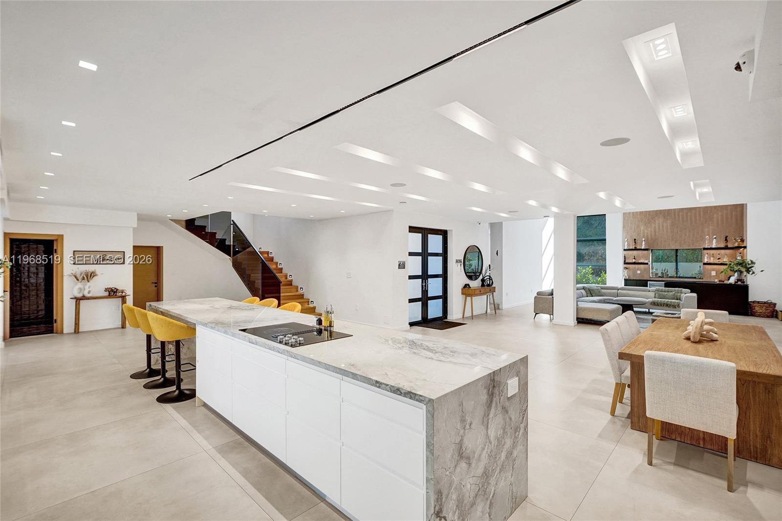 1977 S Oak Hvn Cir Miami, FL 33179