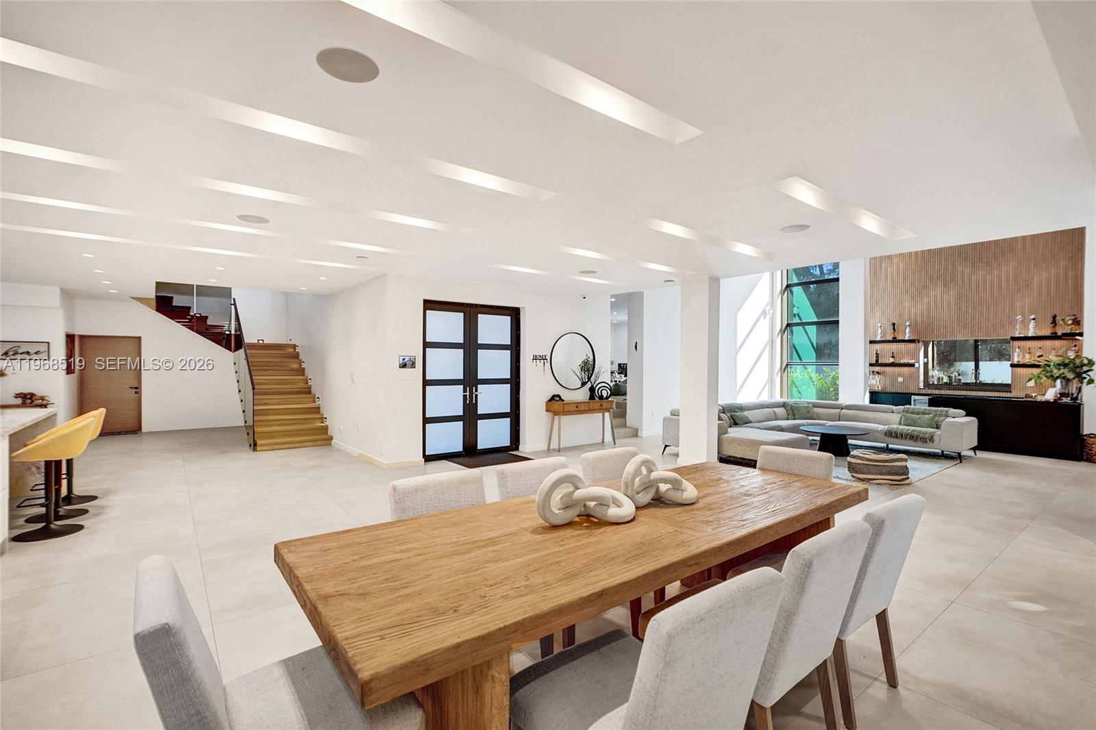 1977 S Oak Hvn Cir Miami, FL 33179