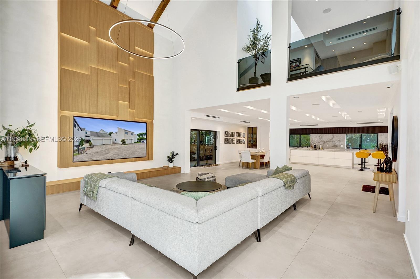 1977 S Oak Hvn Cir Miami, FL 33179