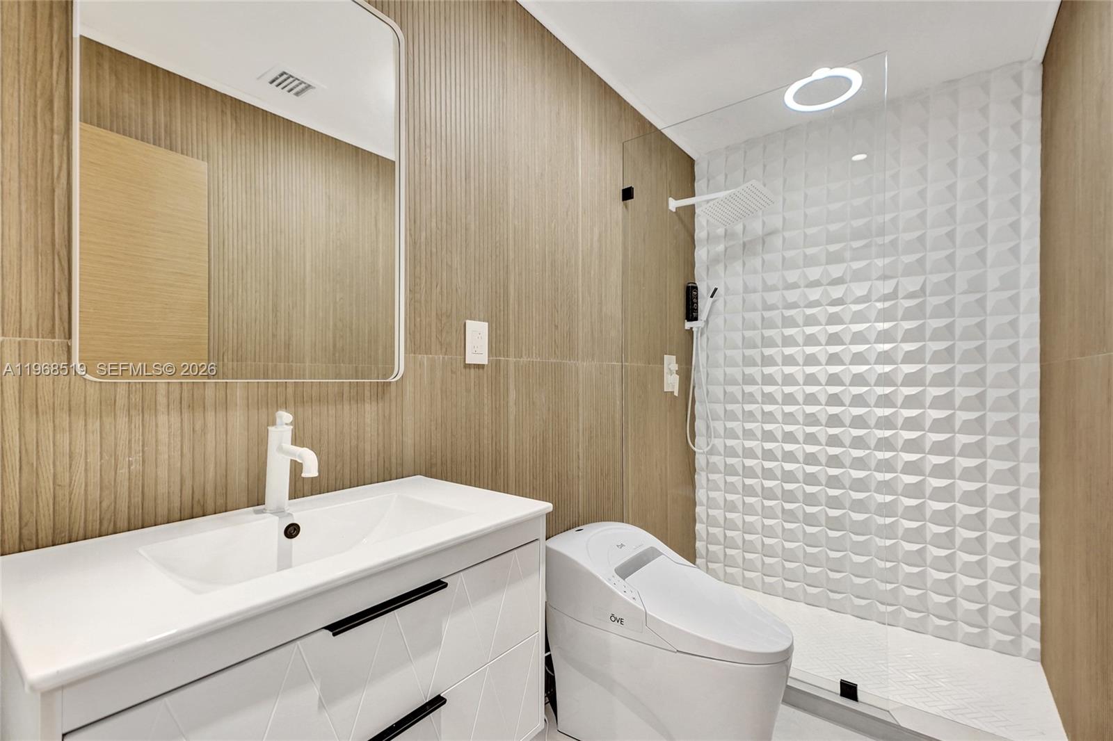 1977 S Oak Hvn Cir Miami, FL 33179