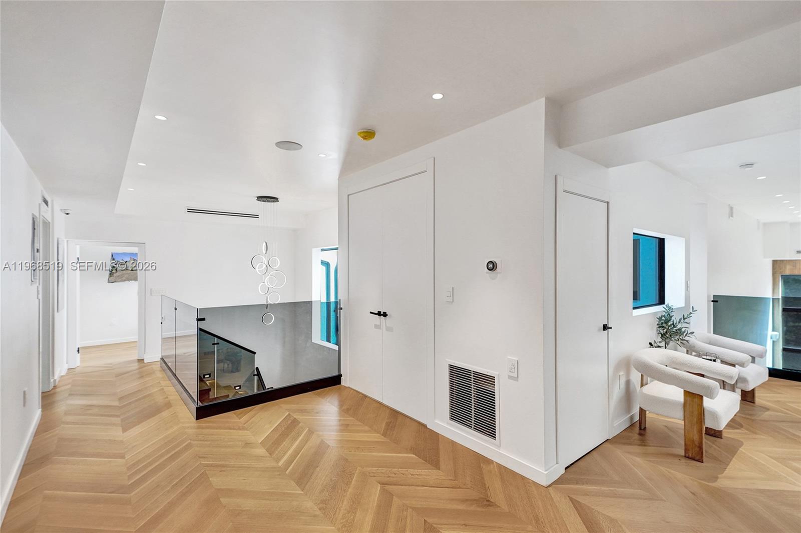 1977 S Oak Hvn Cir Miami, FL 33179