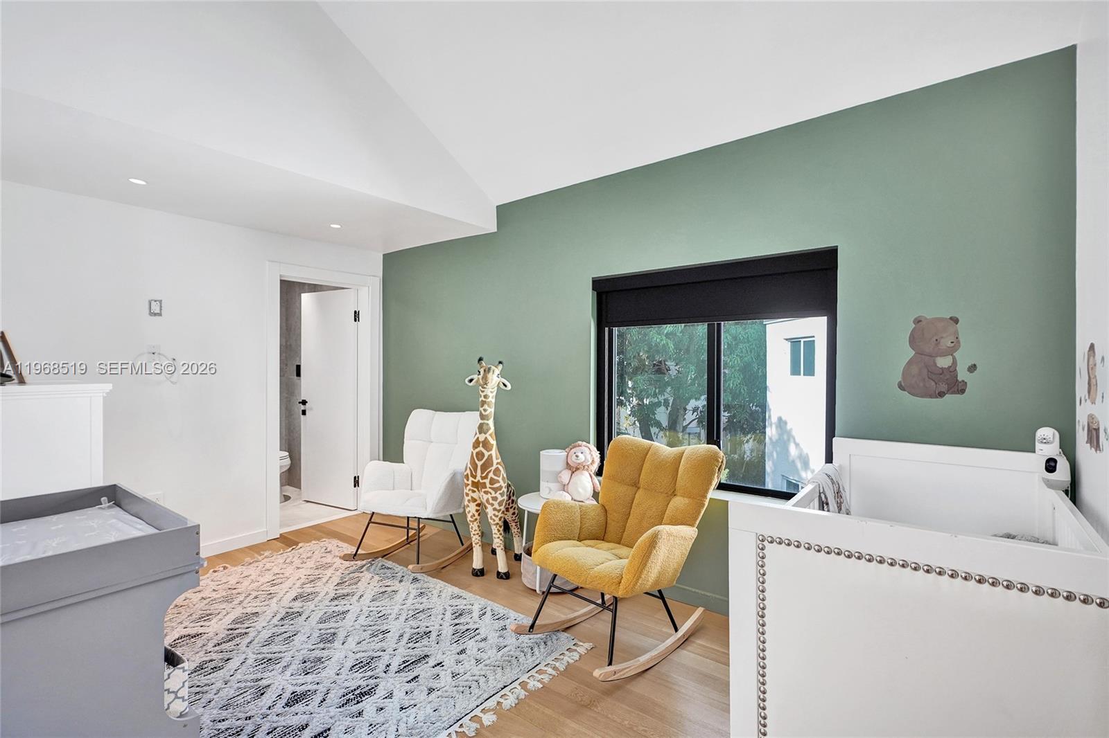 1977 S Oak Hvn Cir Miami, FL 33179