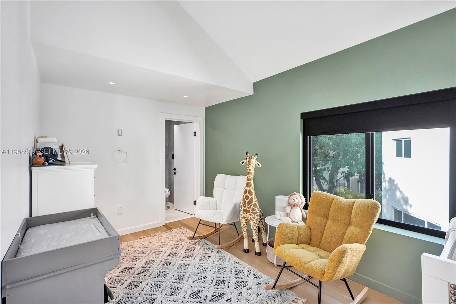 1977 S Oak Hvn Cir Miami, FL 33179