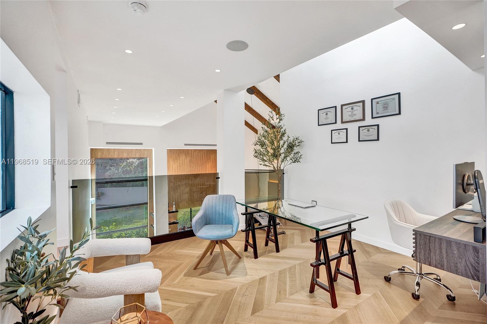 1977 S Oak Hvn Cir Miami, FL 33179