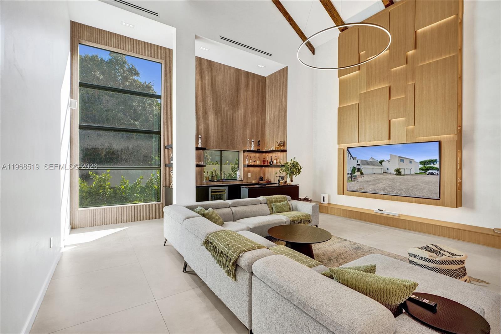 1977 S Oak Hvn Cir Miami, FL 33179