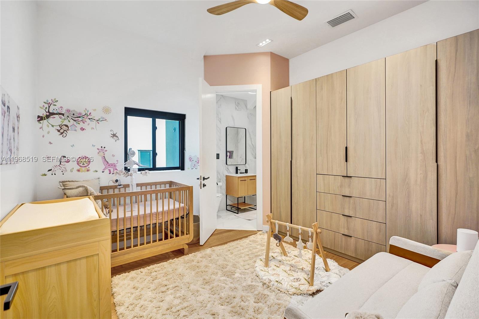 1977 S Oak Hvn Cir Miami, FL 33179