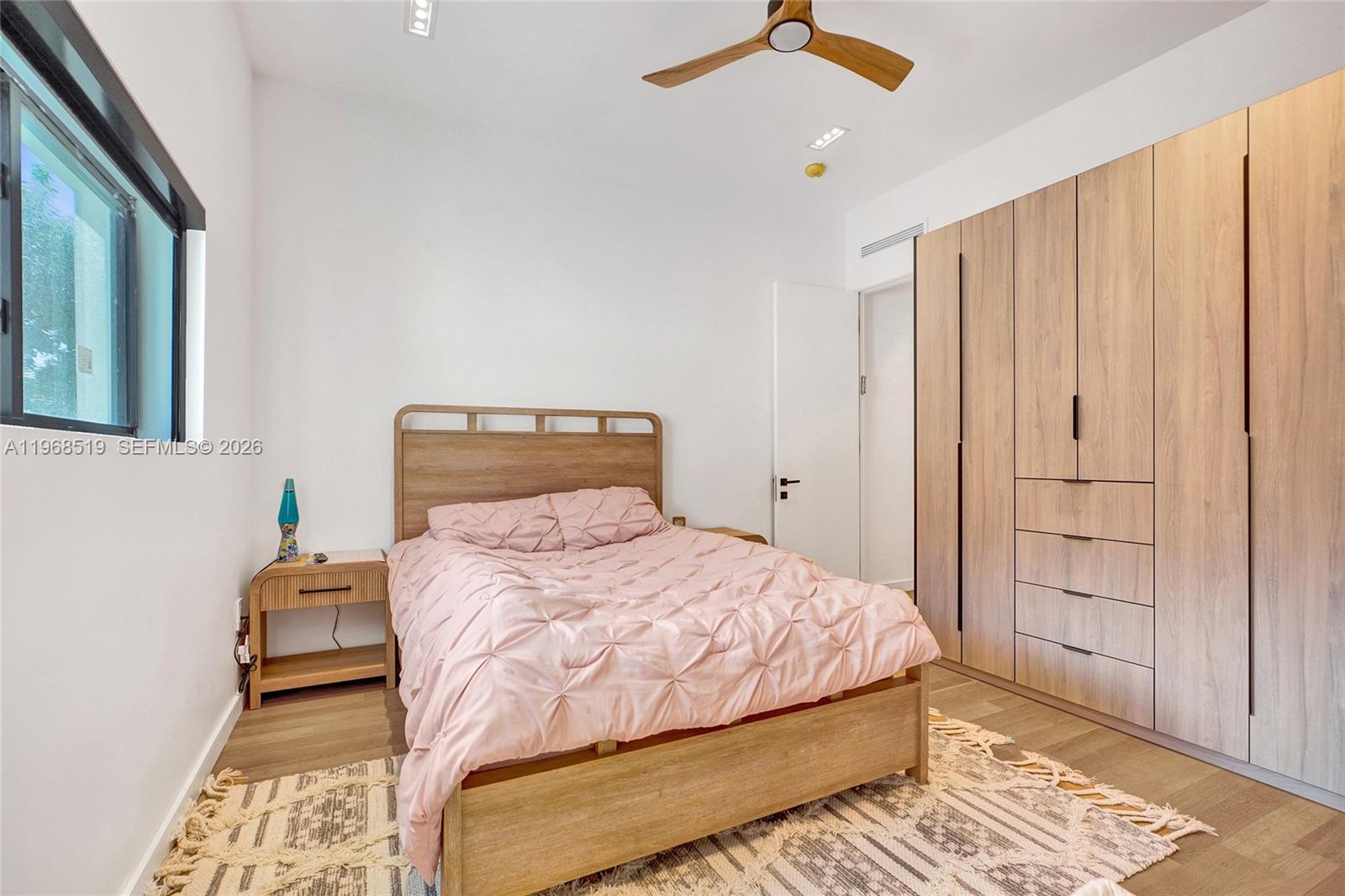 1977 S Oak Hvn Cir Miami, FL 33179