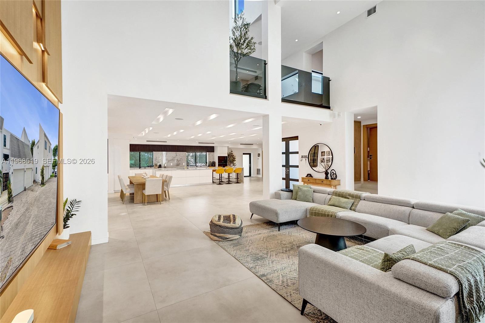 1977 S Oak Hvn Cir Miami, FL 33179