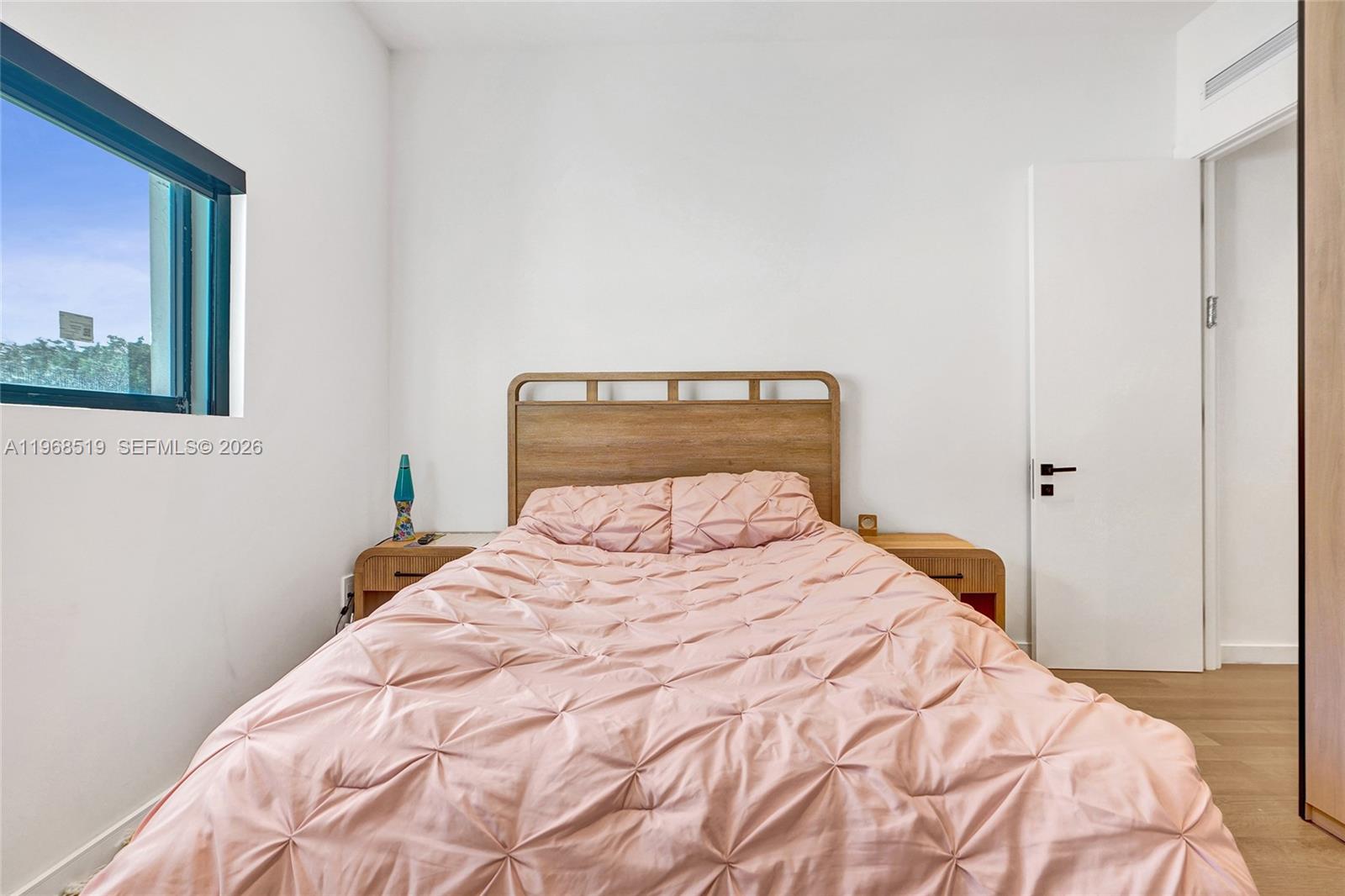 1977 S Oak Hvn Cir Miami, FL 33179