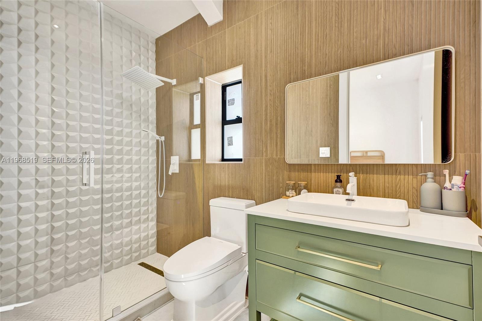 1977 S Oak Hvn Cir Miami, FL 33179