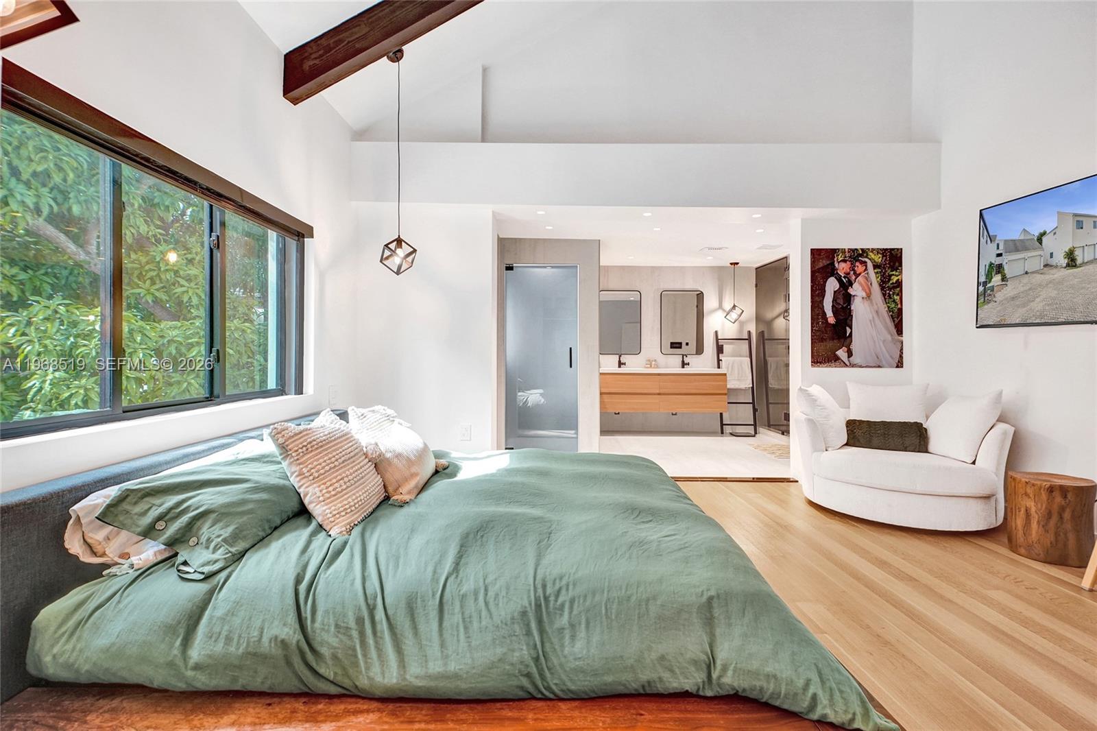 1977 S Oak Hvn Cir Miami, FL 33179