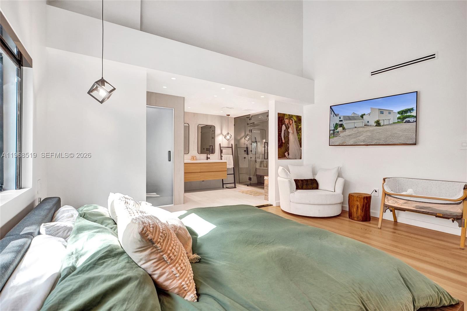 1977 S Oak Hvn Cir Miami, FL 33179