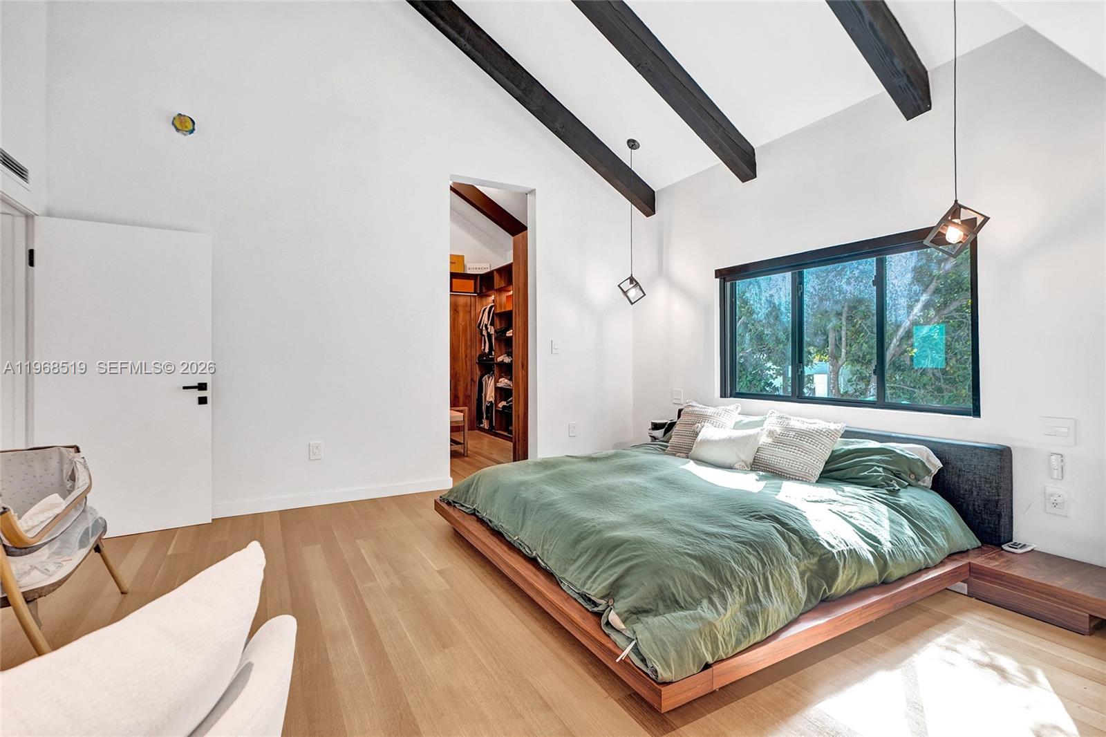 1977 S Oak Hvn Cir Miami, FL 33179