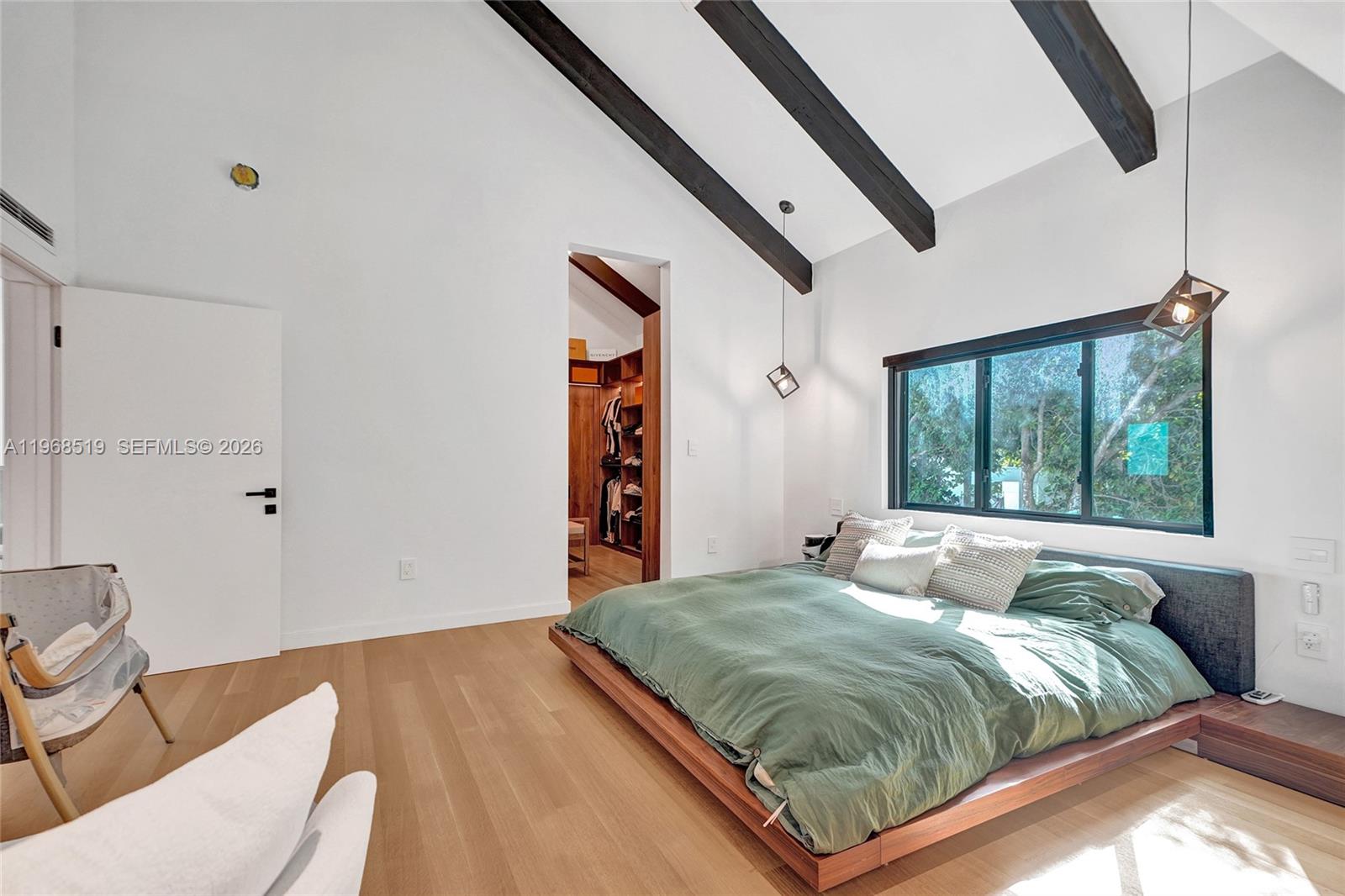 1977 S Oak Hvn Cir Miami, FL 33179