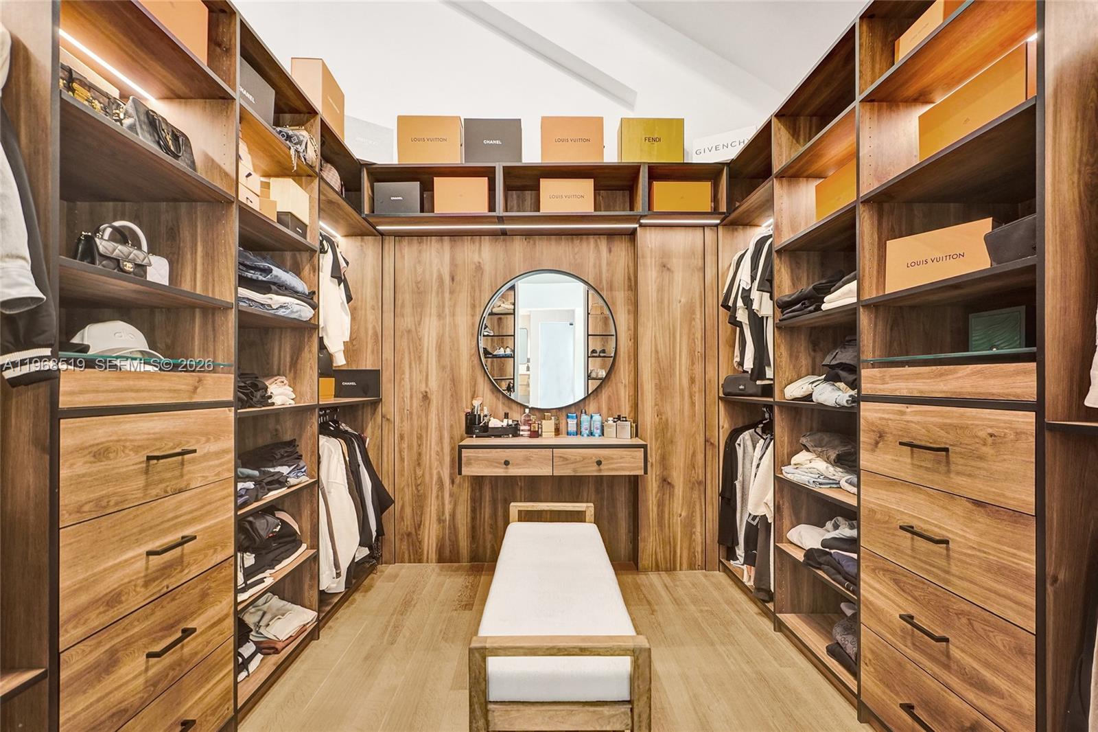 1977 S Oak Hvn Cir Miami, FL 33179