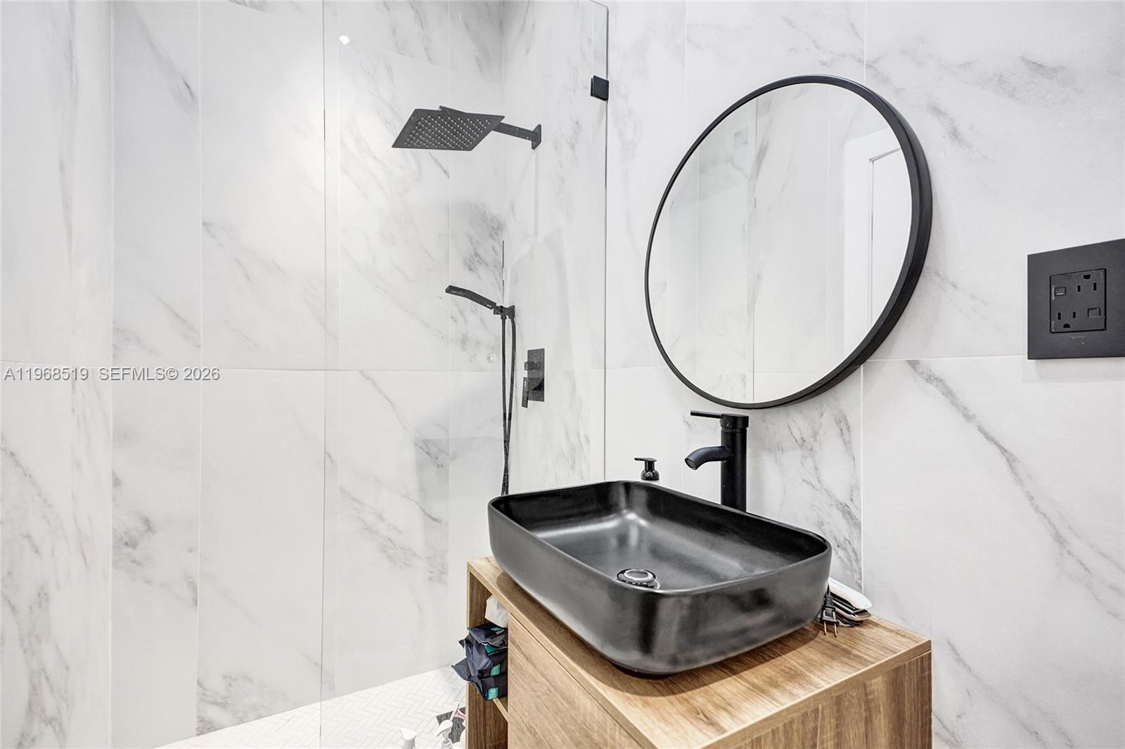 1977 S Oak Hvn Cir Miami, FL 33179