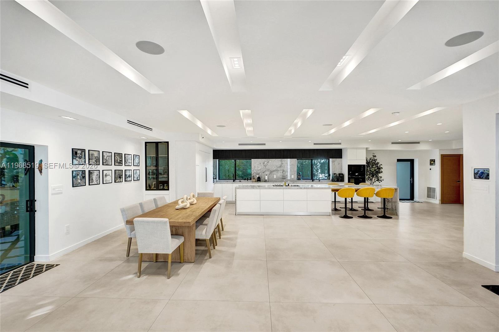 1977 S Oak Hvn Cir Miami, FL 33179