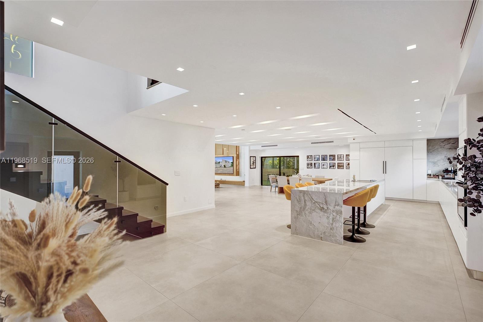 1977 S Oak Hvn Cir Miami, FL 33179